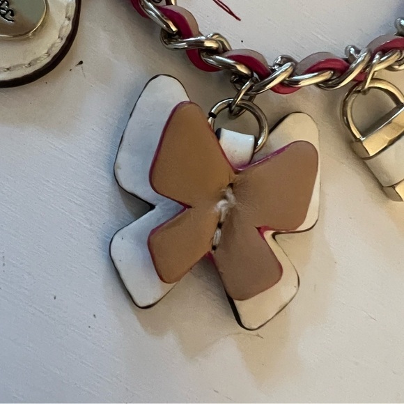 Guess Charm Bracelet 7” Butterflies Hearts Silver and  Pink - Picture 5 of 8